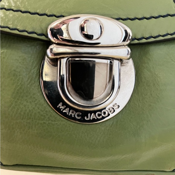 CLOSET CLOSEOUT Marc Jacobs, green handbag, tote, carryall. Multi sectional. - Picture 3 of 6